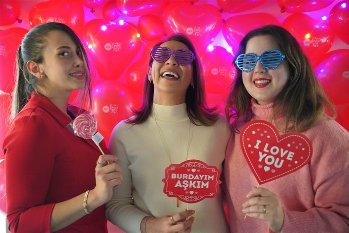 Love & Laughter at AVS! 💙✨Today at AVS, we celebrated Valentine’s Day with a fun-filled event!  (6).jpg