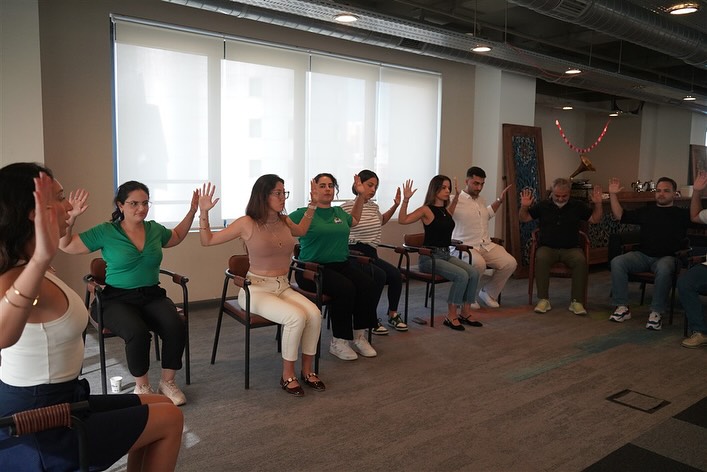 🧘_♀️ Multisport Day at AVS – Desk Yoga.Our AVS Young Volunteers team, together with Edasu Uzun  (1).jpg