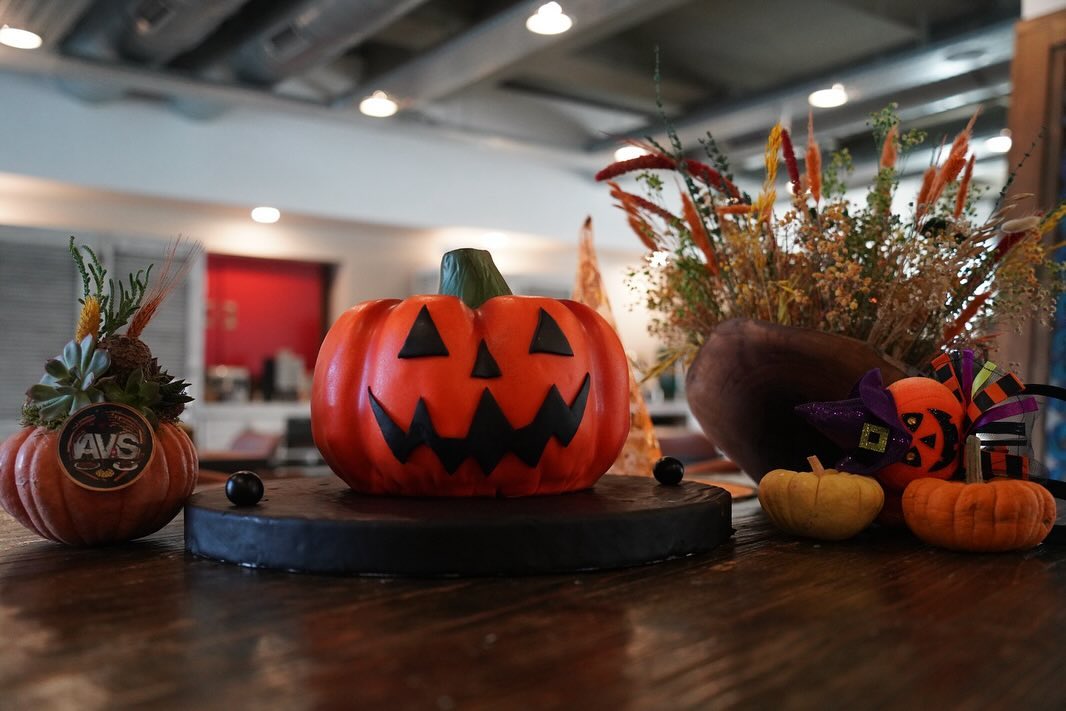 🍂 Welcoming Autumn Together! 🍂We gathered with our team for a delightful mid-day event, where  (4).jpg