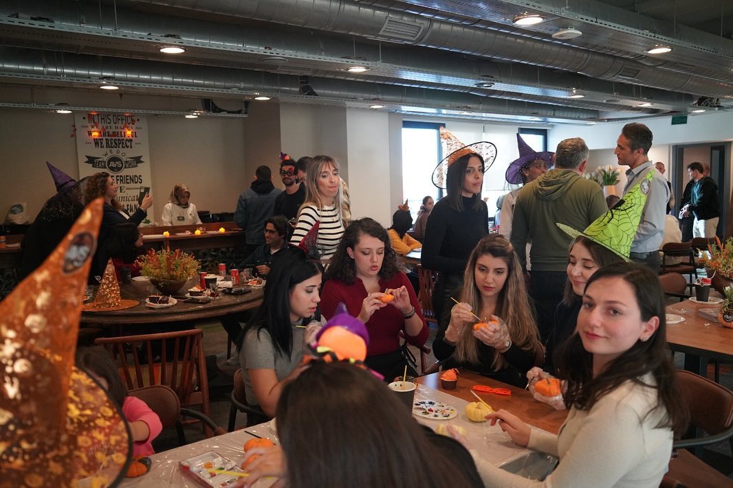 🍂 Welcoming Autumn Together! 🍂We gathered with our team for a delightful mid-day event, where  (5).jpg